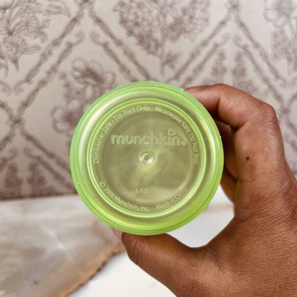 2006 Dora the Explorer & Boots 10oz Sippy Cup by Munchkin Set of 4 Lightweight - Picture 3 of 8